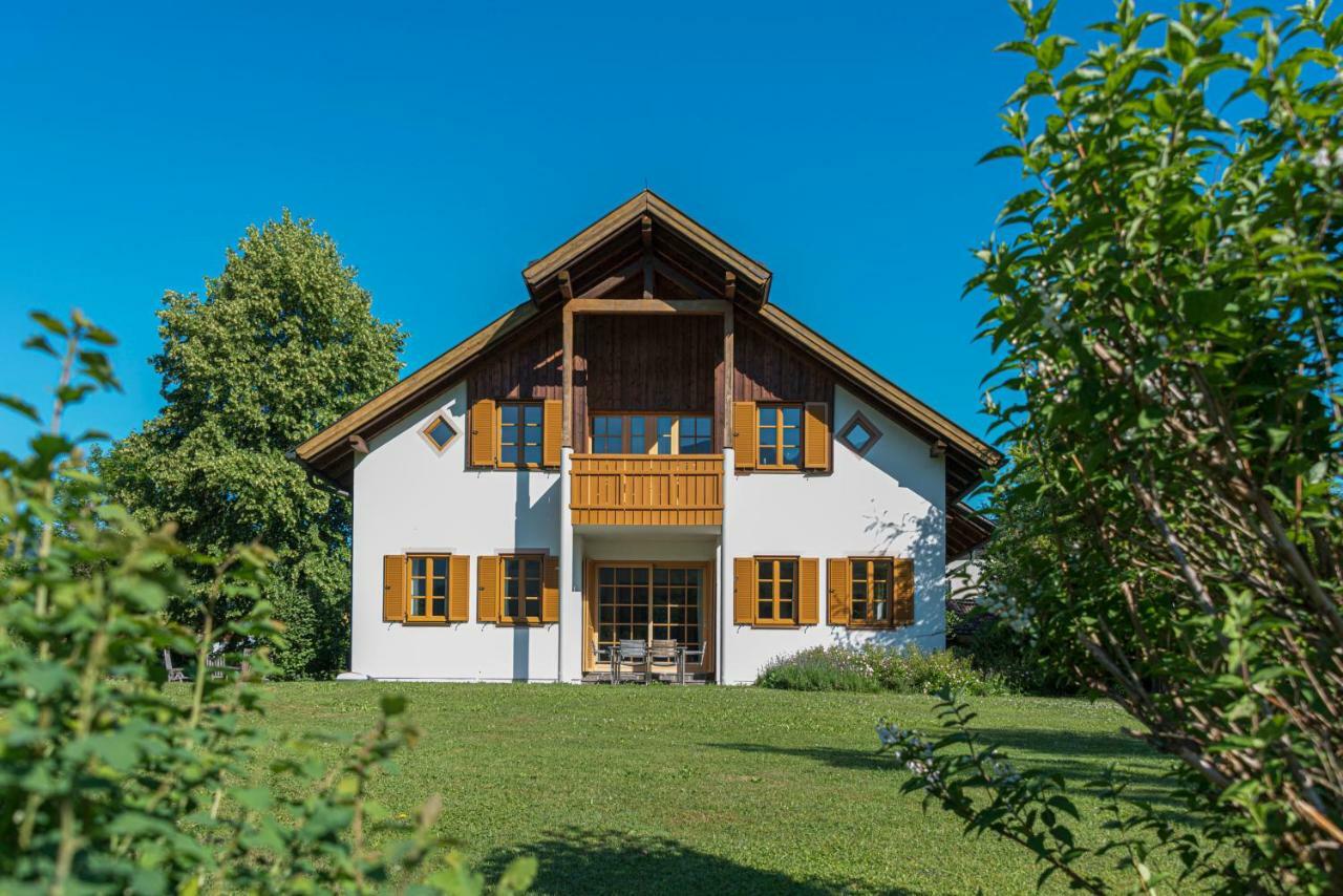 Anna Am Hallstaettersee * Bad Goisern